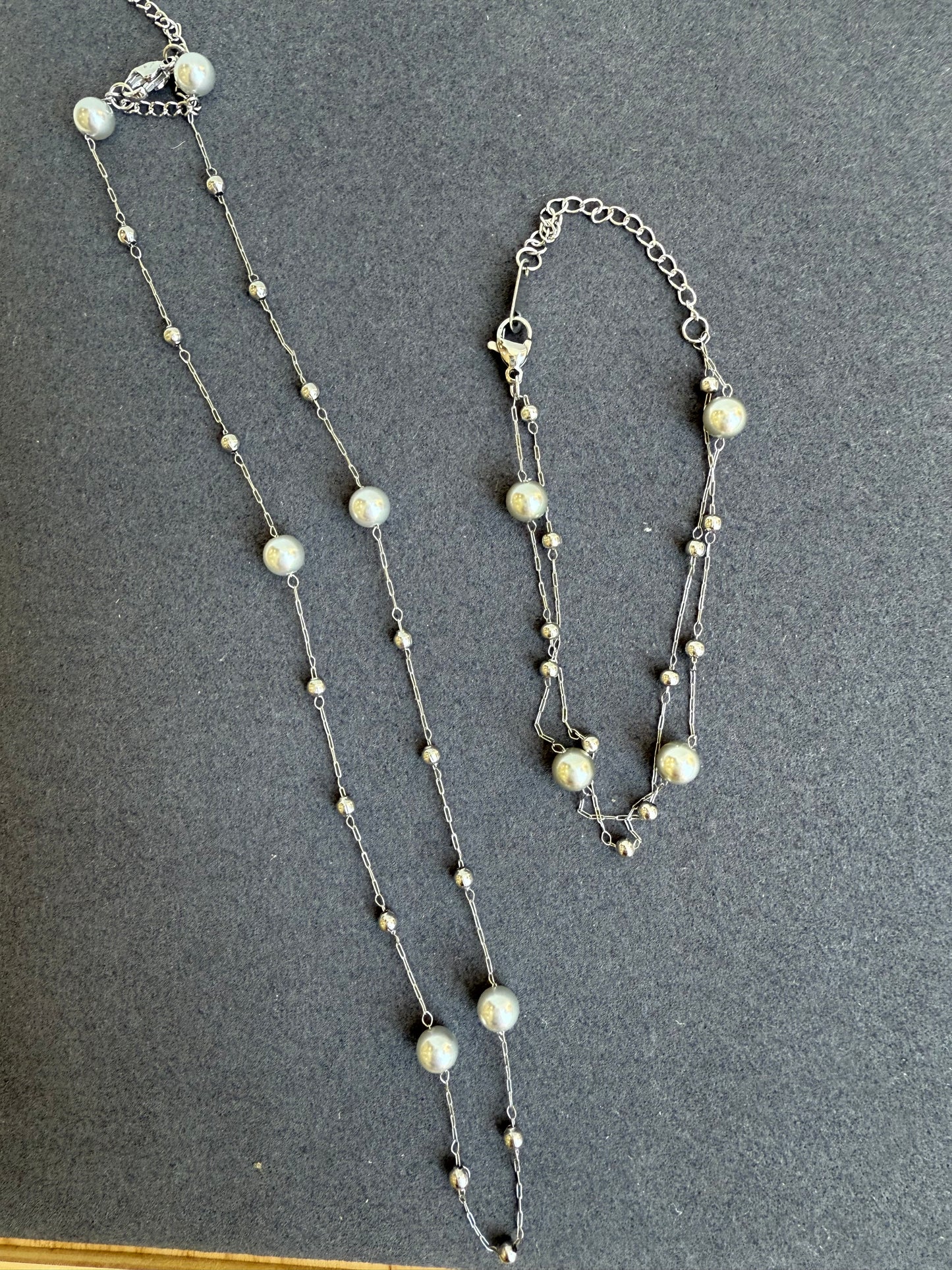 COLLAR PERLA  GRIS
