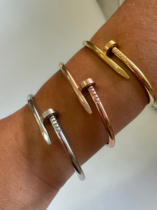 BRAZALETE CLAVO PLATEADO