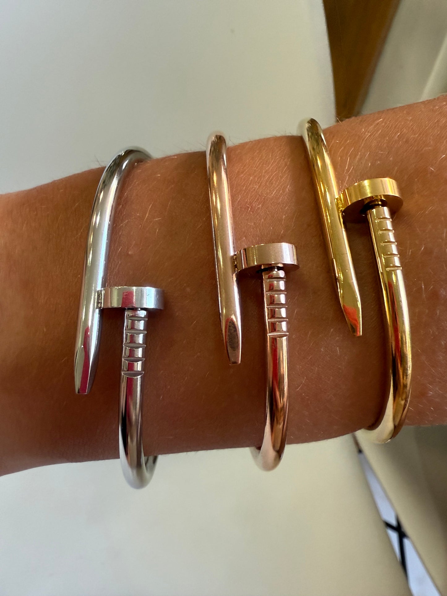 BRAZALETE CLAVO ROSA